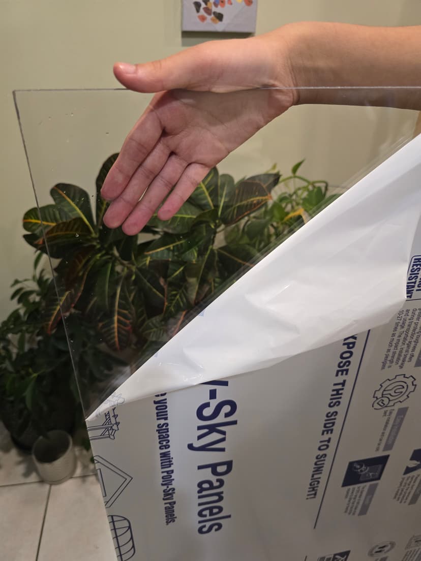 Flexible polycarbonate sheet demonstrating durability and bendability